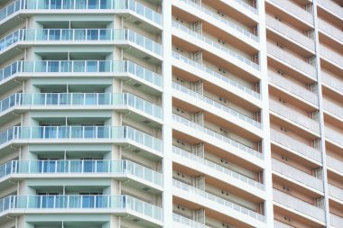 Şehrin modern binası 