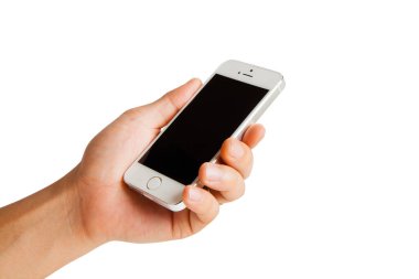 Beyaz arka planda akıllı telefonu tutan kadın.