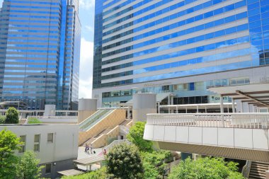 Şehirdeki modern binalar