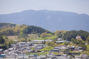 Dağlardaki köyün güzel manzarası