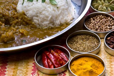 Hint geleneksel mutfağı, basmati pilavı ve çeşitli baharatlar. 