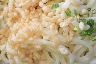 Çıtır çıtır erişteler.