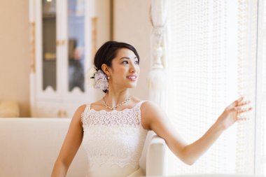 Güzel genç Japon gelinin portresi. 