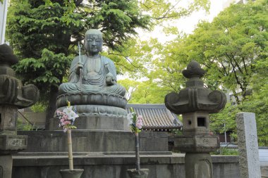Geleneklerle dolu, eski Asya kültürünü yansıtan ve rahatlık ve yaratıcılık arayanlar için sakin bir yer sunan güzel bir tapınak..