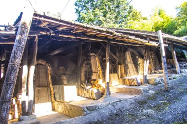 Noborigama, Japonya 'da çömlek fırlatmak için kullanılan bir tür tırmanma fırını.. 