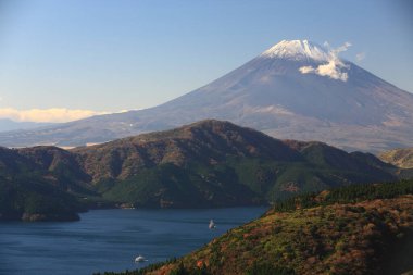 Motosu Gölü 'nden Fuji Dağı manzarası, Yamanashi Bölgesi, Japonya