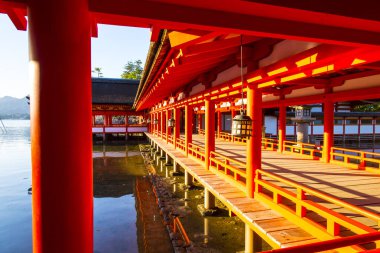 Japonya Miyajima 'daki güzel Itsukushima Tapınağı