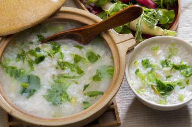 Hint cevizli Tayland pilavı çorbası, geleneksel Tayland yemeği..