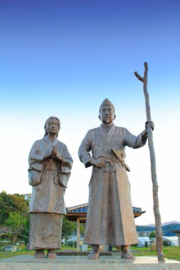 Minamoto no Yoritomo ve Hojo Masako heykeli.