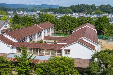 Tamba-Sasayama 'daki Sasayama Belediyesi İlköğretim Okulu binası, Hyogo Bölgesi, Japonya
