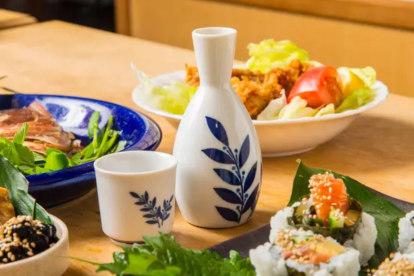 Restoranda Japon suşisi var. Kapatın. 