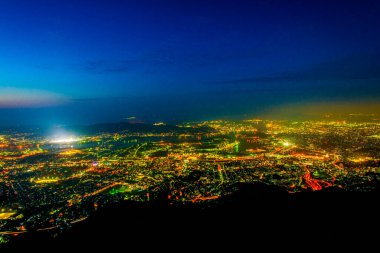 Kitakyushu Şehri, Fukuoka Bölgesi, Japonya Sarakura Dağı 'ndan Gece Manzarası.