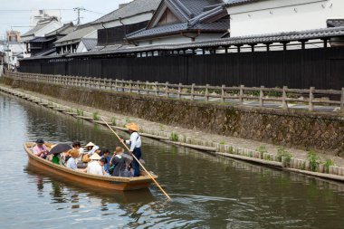 Tochigi, Japonya 'daki Uzuma Kanalı' nda tekne gezisi.