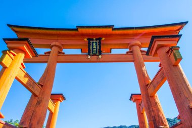 Torii denizde inşa edildi, Miyajima, Japonya