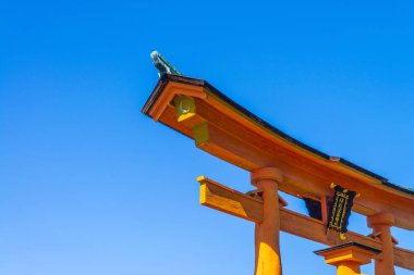 Torii denizde inşa edildi, Miyajima, Japonya