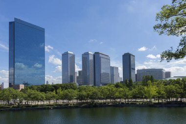 Şehirdeki modern binalar