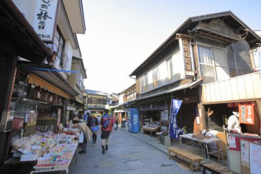 Geleneksel Japon Alışveriş Sokağında Yürüyen İnsanlar