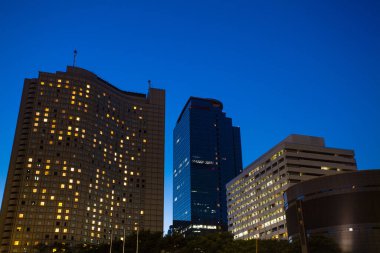 Modern ofis binaları, Japonya