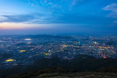 Kitakyushu Şehri, Fukuoka Bölgesi, Japonya Sarakura Dağı 'ndan Gece Manzarası.