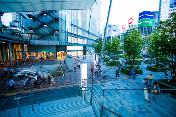 Chuo Ward, Tokyo 'da. Tokyo İstasyonu 'ndan Yaesu çıkışı. İstasyonla bütünleşen binaların adı Gran Tokyo