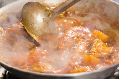 Kaynamış kırmızı karideslerin yakın görüntüsü 