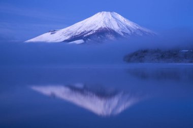 Japonya 'daki Fuji dağının güzel manzarası..