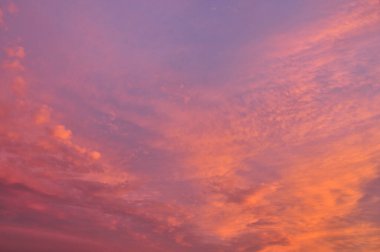 Güzel gün batımı gökyüzü ve bulutlar  