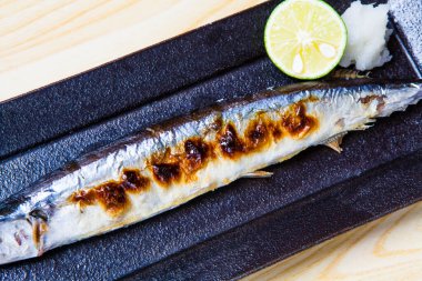 Limonlu ızgara uskumru. 