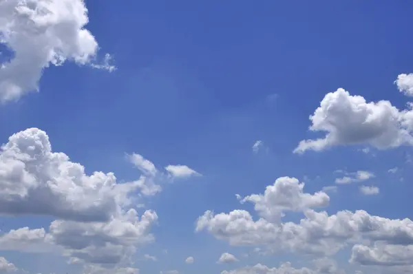 Fehér Felhők Kék Nyári Háttér — Stock Fotó