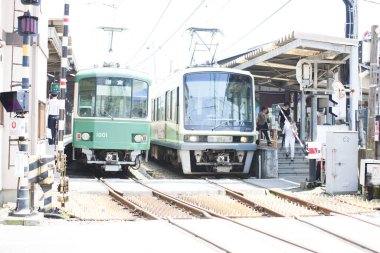 Kanagawa, Japonya - Kamakura, Kanagawa, Japonya 'daki Kamakura Kokomae İstasyonu. İstasyon Enoshima Electric Railway tarafından işletiliyor..