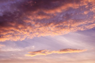 Güzel gün batımı gökyüzü ve bulutlar  