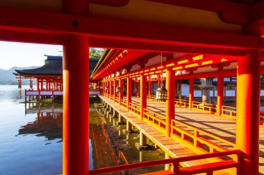 Japonya Miyajima 'daki güzel Itsukushima Tapınağı