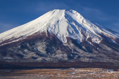 Japonya 'daki Fuji dağının güzel manzarası..