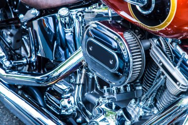 Parlak metal motosiklet detaylarının görüntüsünü kapat