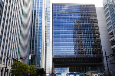 gökdelenler ve mavi gökyüzü