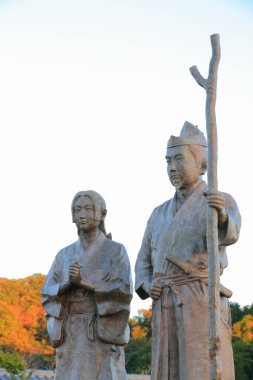 Minamoto no Yoritomo ve Hojo Masako Anıtları