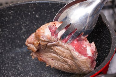 Kızartma Tavasında Pişirilen Et