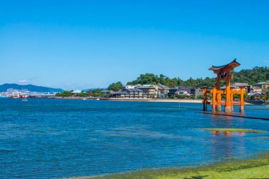 Itsukushima Tapınağı Japonya 'da Miyajima olarak da bilinen Itsukushima adasında.