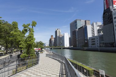 Şehirdeki modern binalar