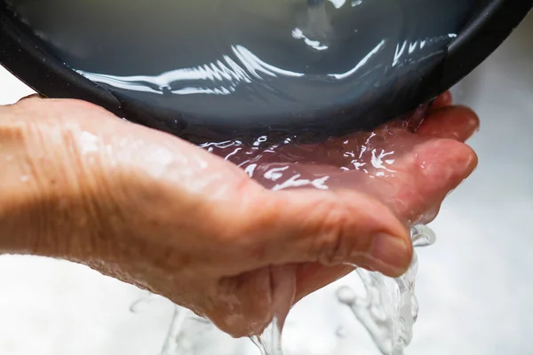 Mãos Lavando Arroz Com Água — Fotografia de Stock