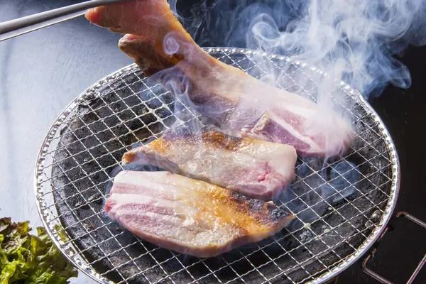 Vista Ravvicinata Cottura Carne Saporita Una Griglia — Foto Stock