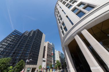 Şehirdeki modern binalar