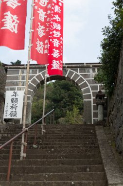 Japonya 'daki antik tapınağa girişin detaylı görüntüsü