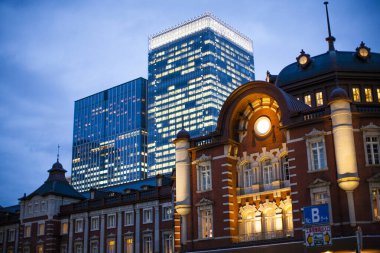 Tokyo İstasyonu Tokyo, Japonya 'da gece