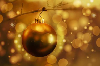 Bulanık bokeh arka plandaki güzel noel balosunun yakın plan görüntüsü        