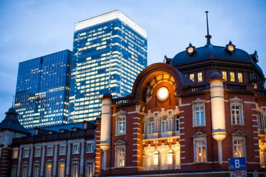 Tokyo İstasyonu Tokyo, Japonya 'da gece