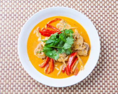 Tom yer elması çorbası, baharatlı Asya yemeği. 