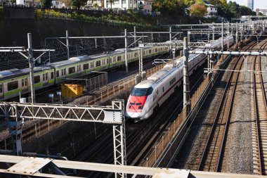Tren istasyonu, şehirdeki tren istasyonu.