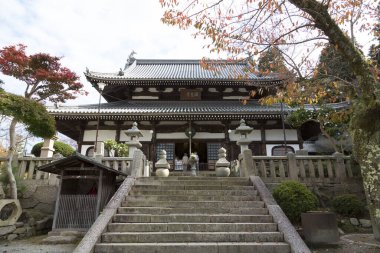 Tapınak manzarası, geleneksel Japon mimarisi.