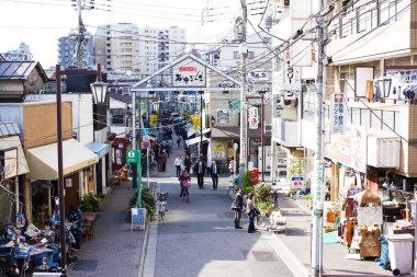 Japonya 'daki sokak pazarında tanımlanamayan insanlar